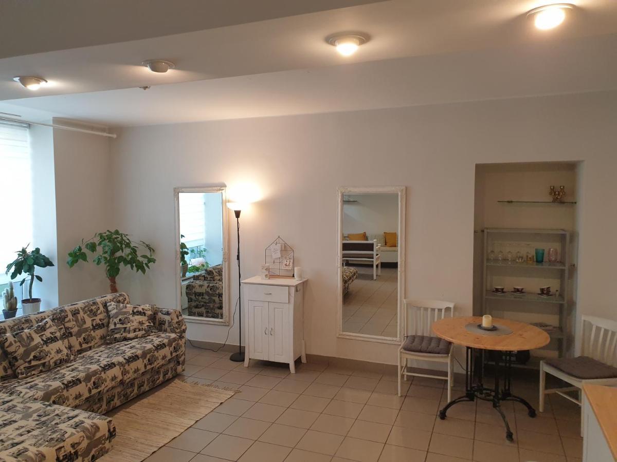 Camellia Studio Apartment & Parking Riga Exterior foto